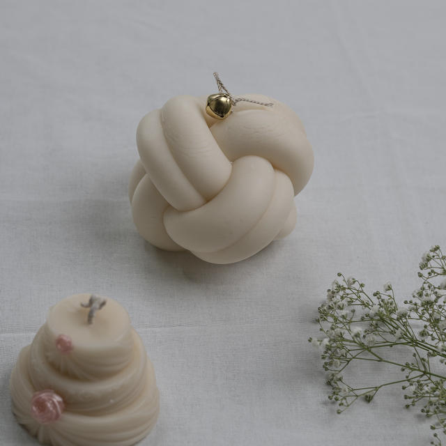 Knot candle