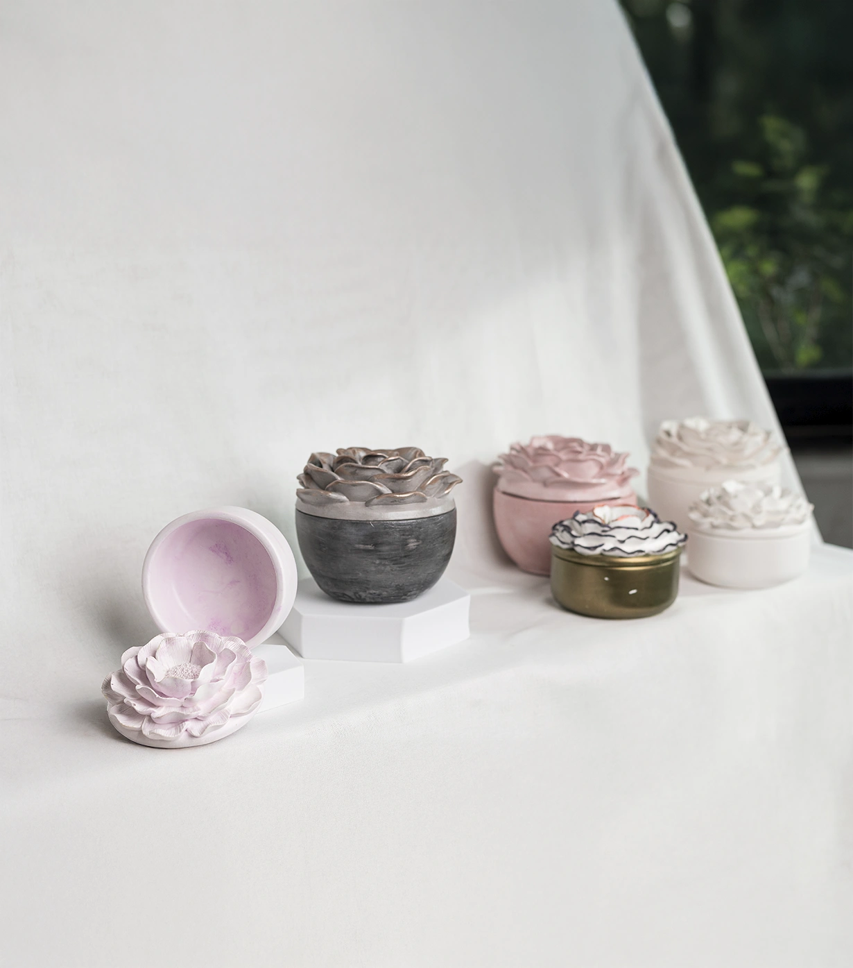 Whispers of camellia jar - Image 12