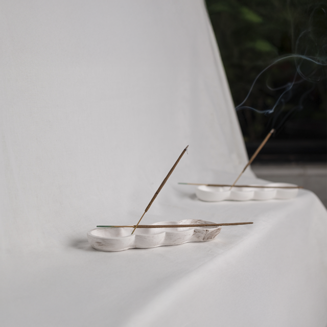 Pea shape incense holder
