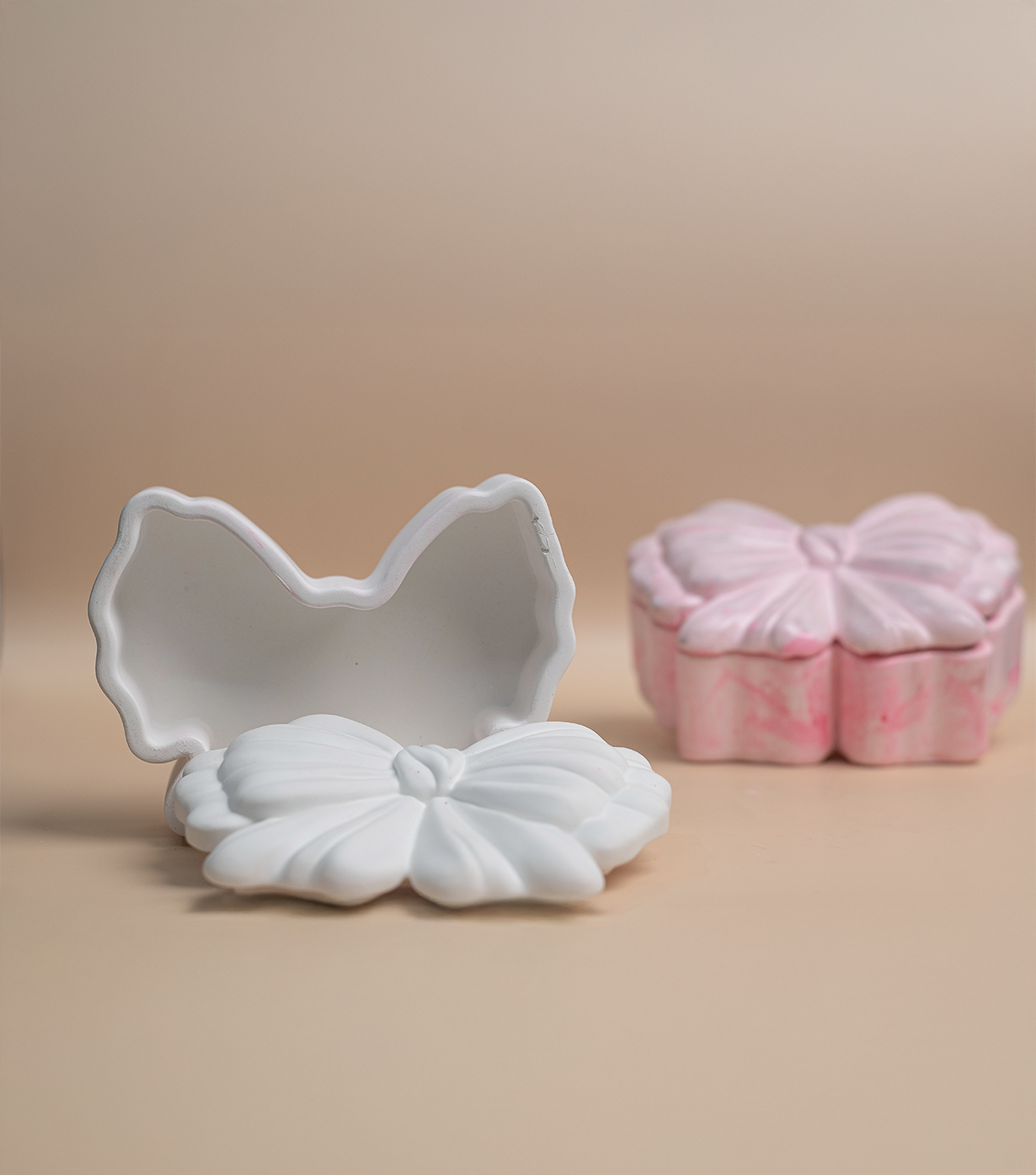 Puffy bow storage box