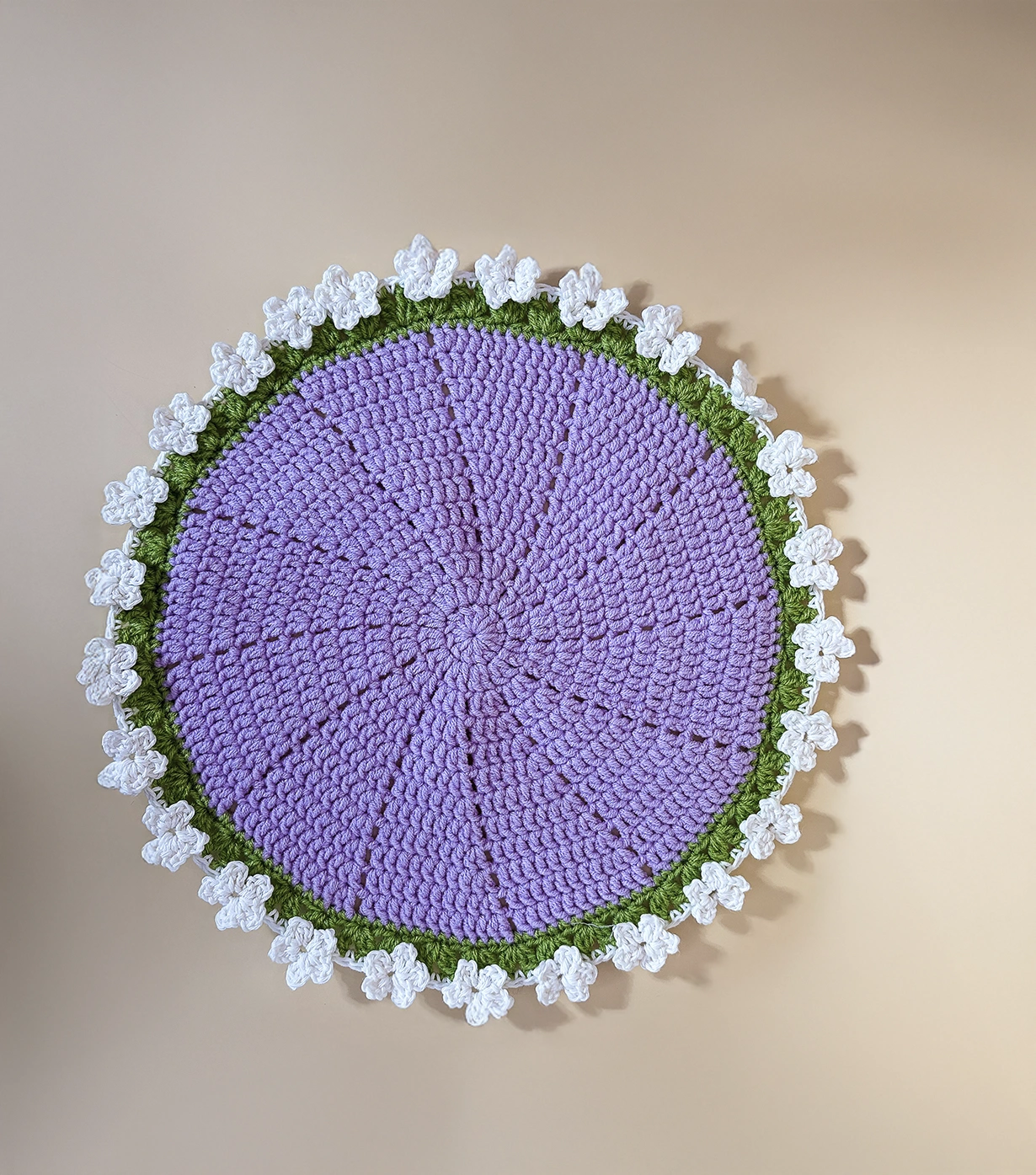 Round daisy table mat