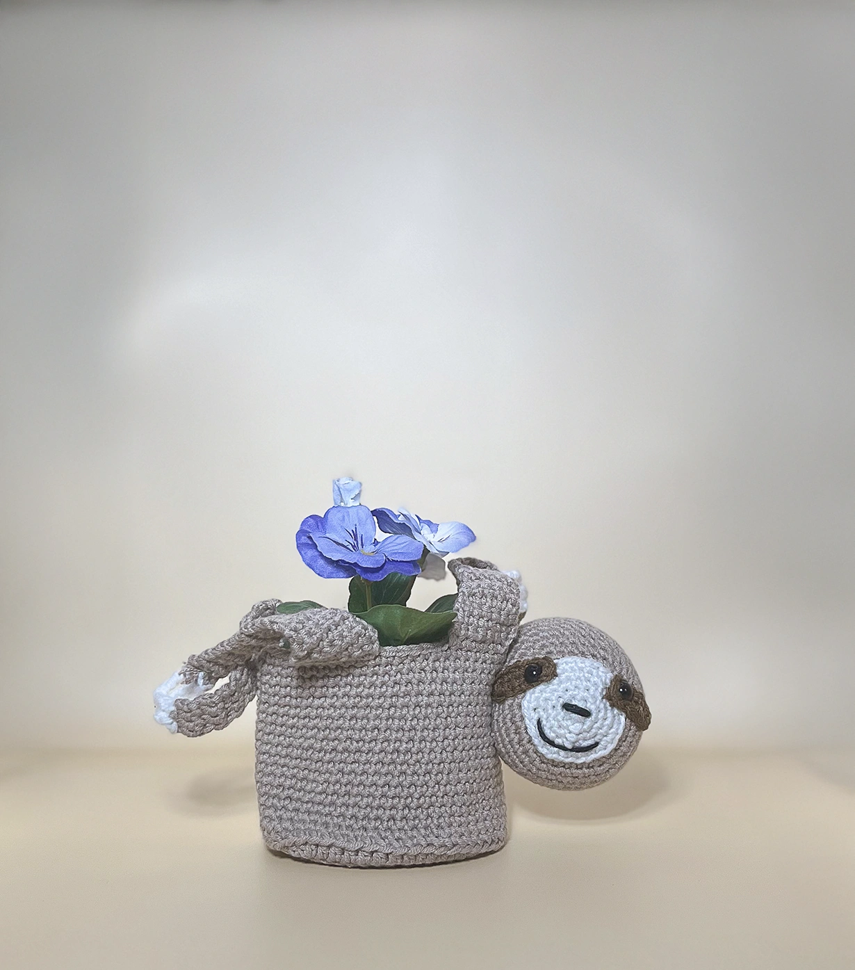 Sloth planter - Image 2