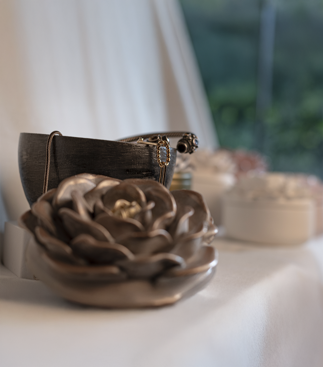 Crowning Rose jar