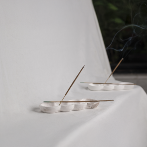 Pea shape incense holder