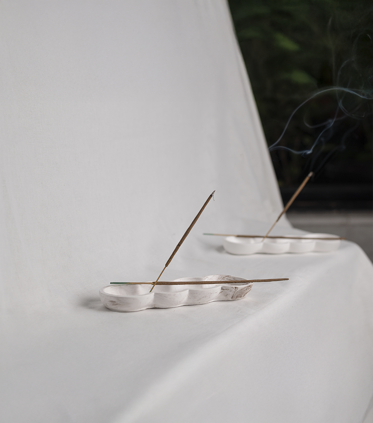 Pea shape incense holder